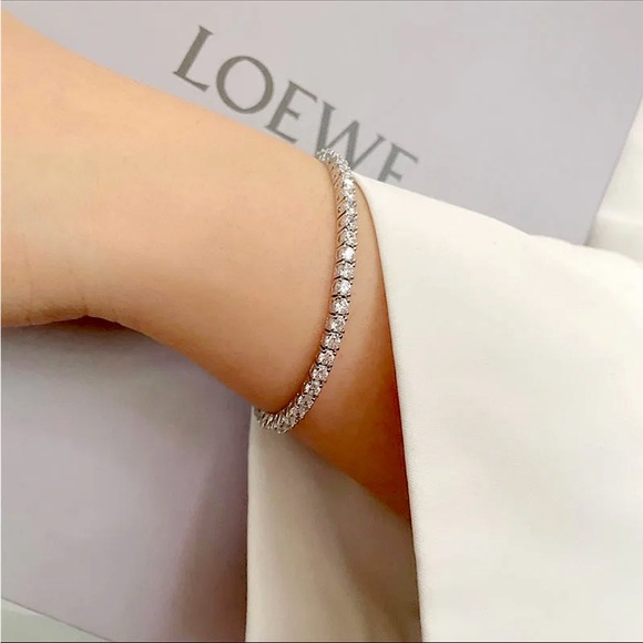 Charming Minimalist Cubic Zircon Bracelet - Picture 2 of 4